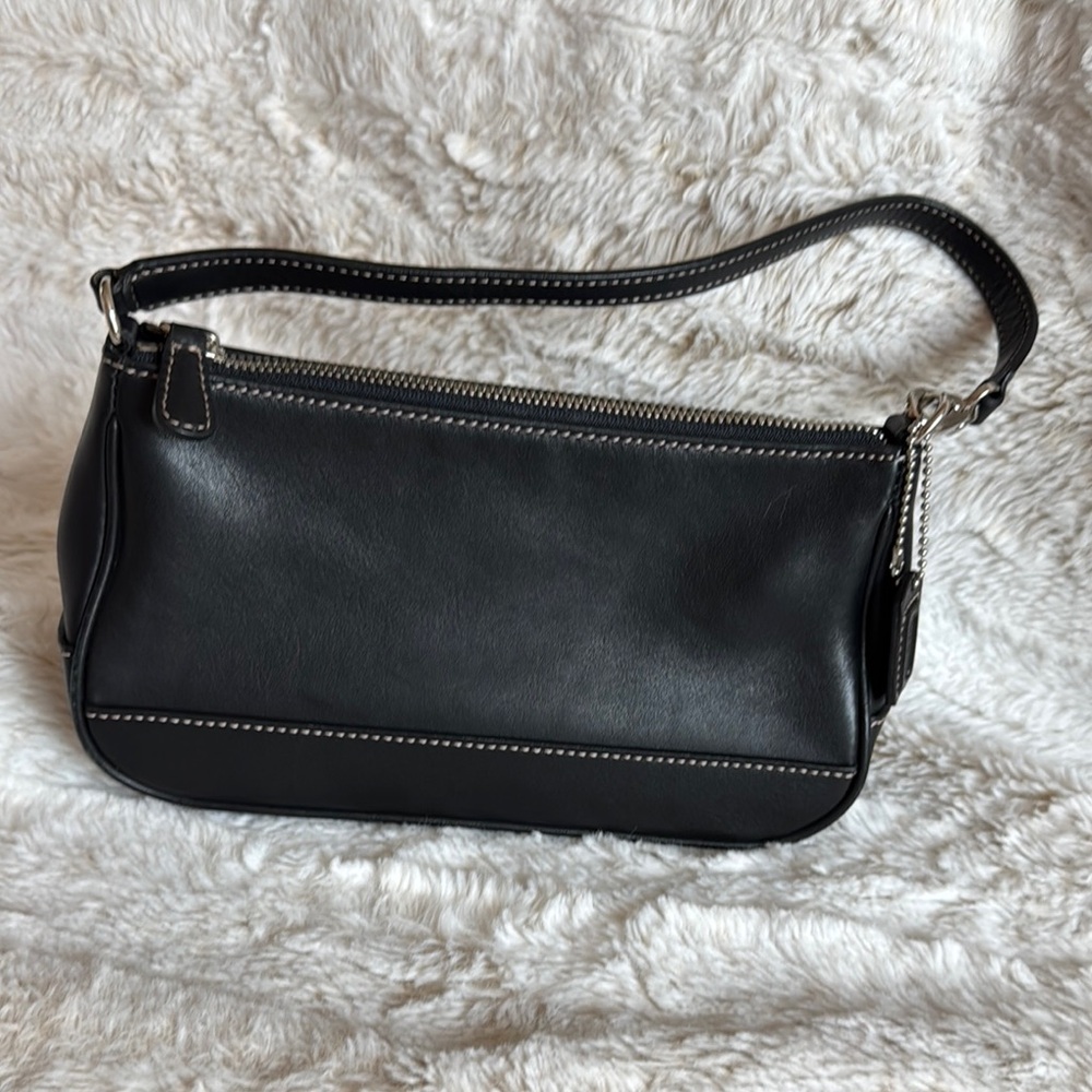 Coach Black Leather Shoulder Bag Classic Design